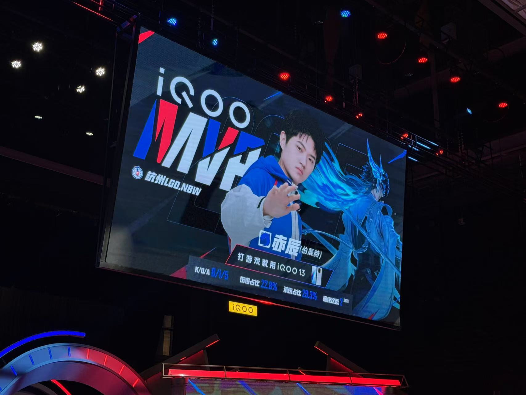 LGD轻取RNG，ShowMaker操刀奇招英雄翻盘峡谷大战八强赛，引爆全场热议