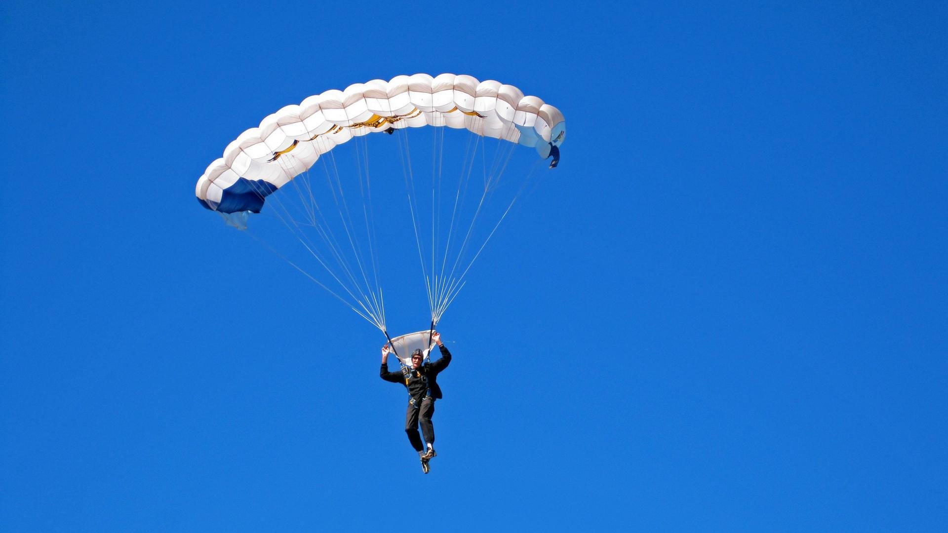 钢铁防线 vs 魔术脚法!巴黎锁死马里祭出教科书防守,萨卡却让对手陷入无解困境